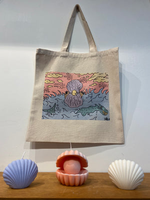 Clamshell Tote Bag